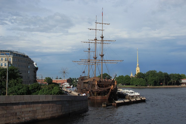 Корабль «Летучий Голландец» в Санкт-Петербурге