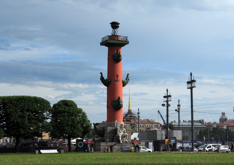Ростральная колонна на Васильевском острове