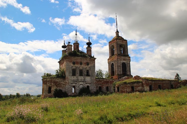 Церковь в селе Кибол