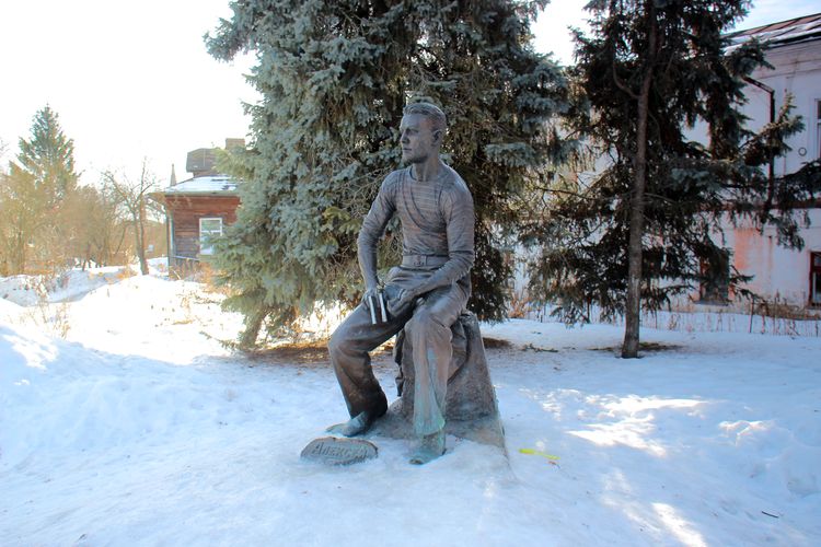 Памятник Алексею Лебедеву