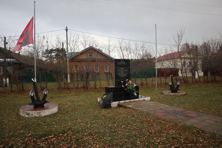 Памятник экипажу парохода «Перекат»