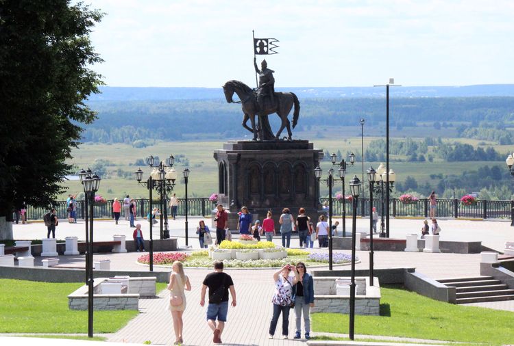 Памятник равноапостольному князю Владимиру и святителю Федору