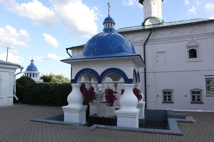 Киворий Свято-Боголюбского монастыря