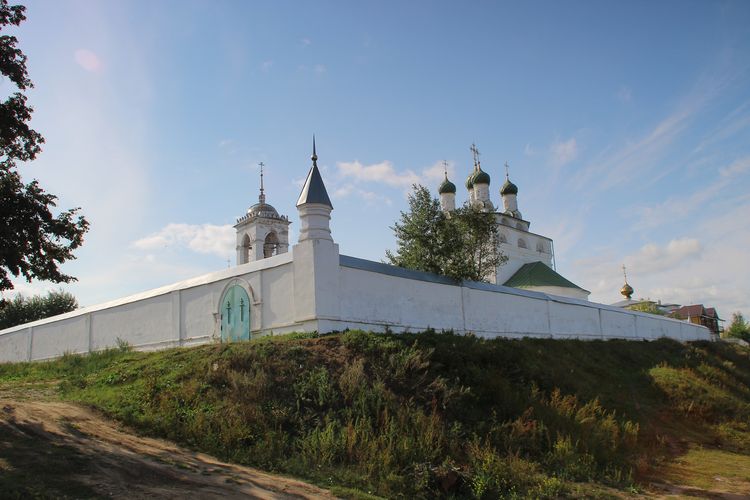Ограда монастыря