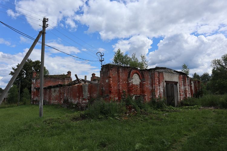 Петропавловская церковь в Караваеве