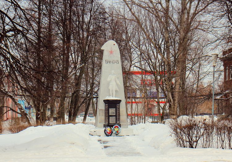 Памятник воспитанникам Вязниковского аэроклуба