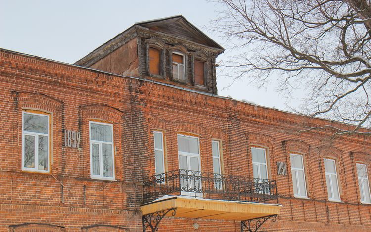 Старинное здание школы в Вязниках