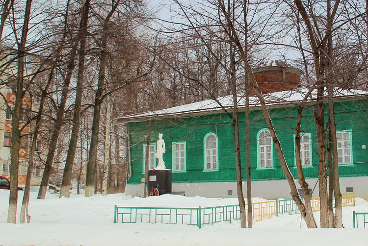 Памятник Зое Космодемьянской в Вязниках