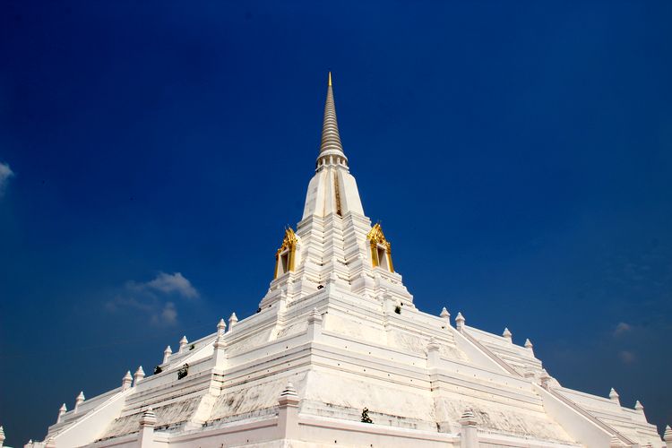 Храм Wat Phu Khao Thong в Таиланде