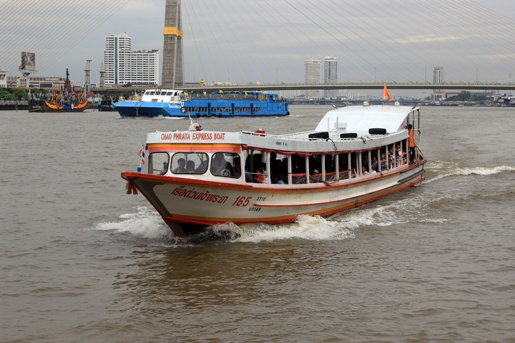 Express boat на Чао Прайе в Бангкоке