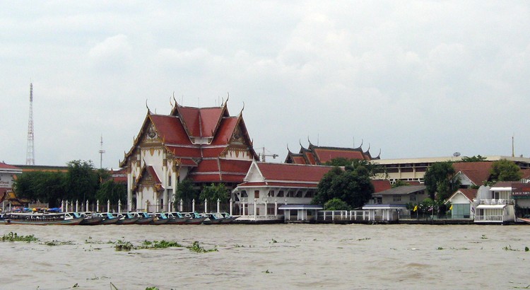 Храм Ват Калаянамитр Варамахавихара в Бангкоке