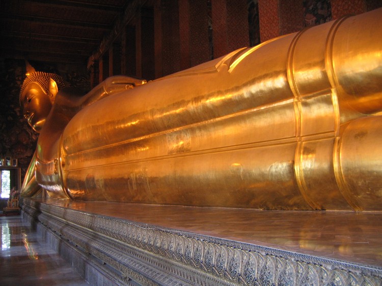Храм Лежащего Будды в Бангкоке