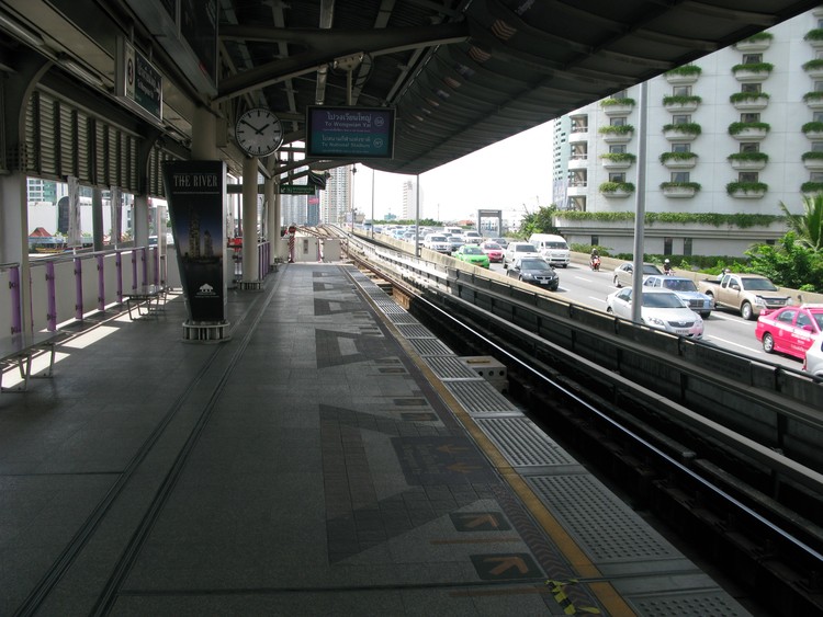 Станция скайтрейна Saphan Taksin