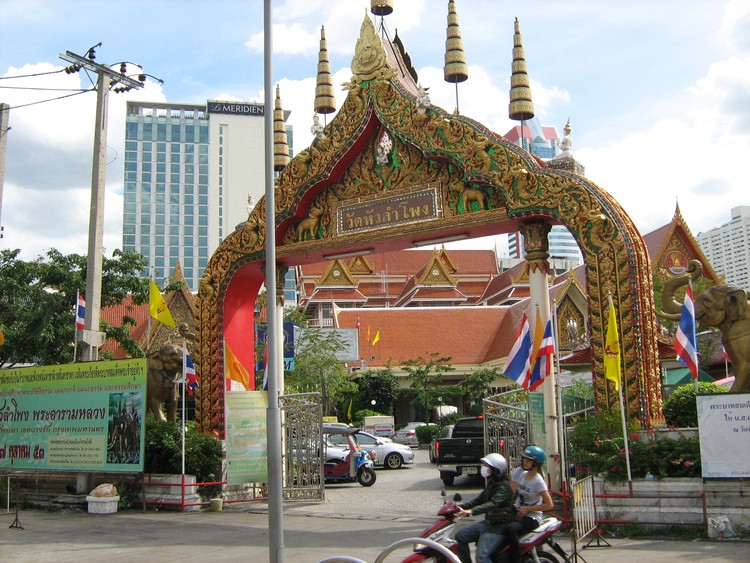 Храм Хуа Лампхонг в Бангкоке