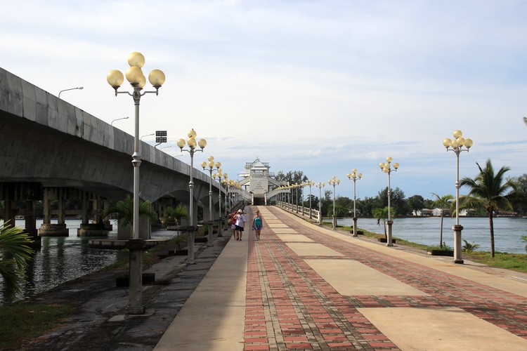 Мост Сарасин в Таиланде
