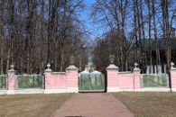 Ворота в заборе