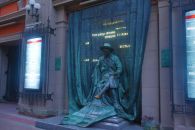 Памятник Вахтангову на Арбате