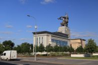 Рабочий и колхозница