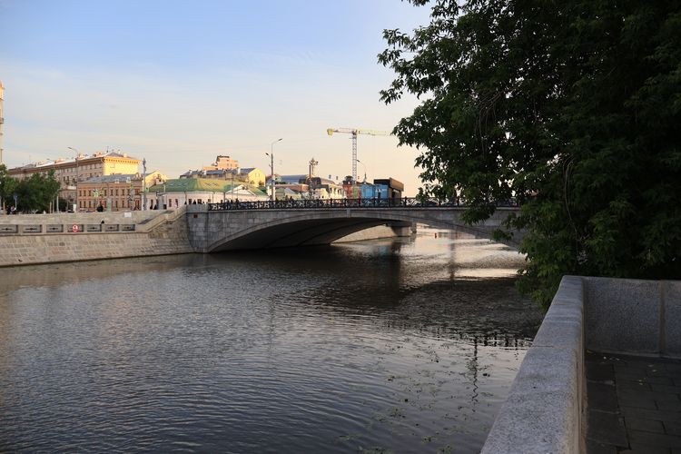 Малый каменный мост в Москве