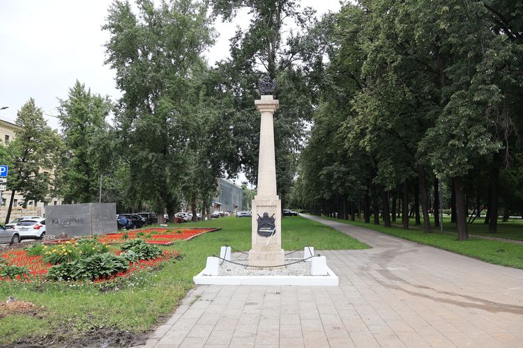 Обелиск «Кадетский плац. 1774» в Москве