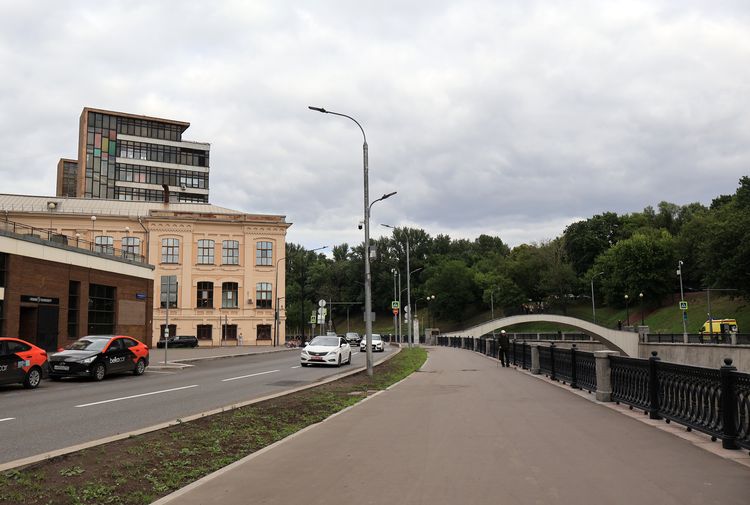 Сыромятническая набережная в Москве