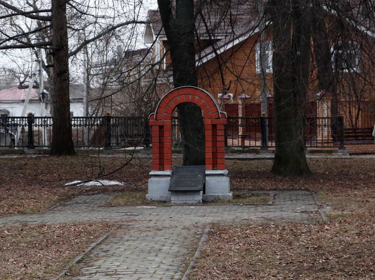 Памятный знак на месте Троицкого собора в Городце