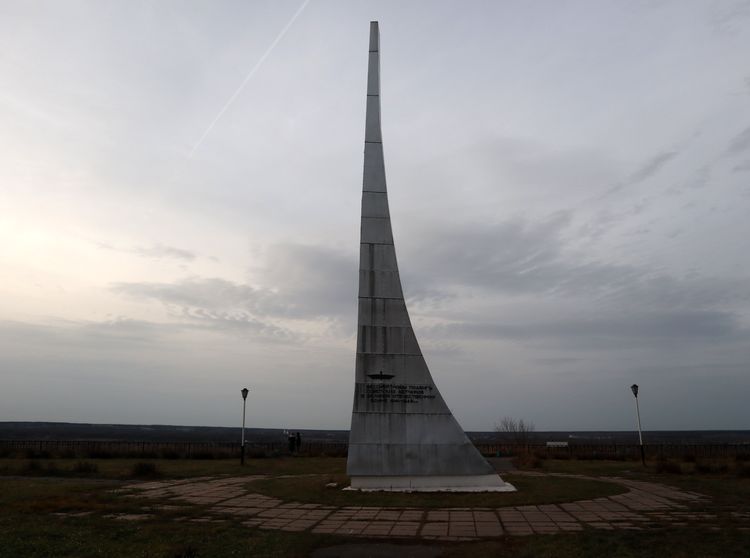 Обелиск «Подвигу советских лётчиков» на Троицкой горе