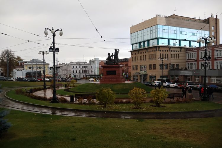 Памятник Минину и Пожарскому в Нижнем Новгороде