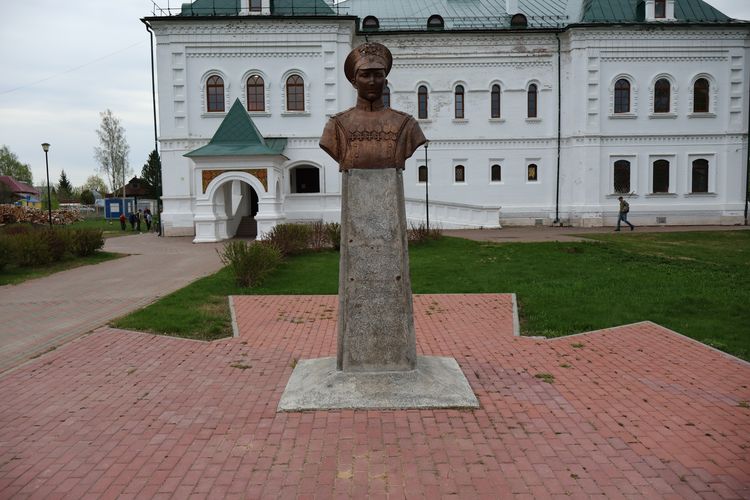 Памятник М.П. Ватрухину во Владимирском